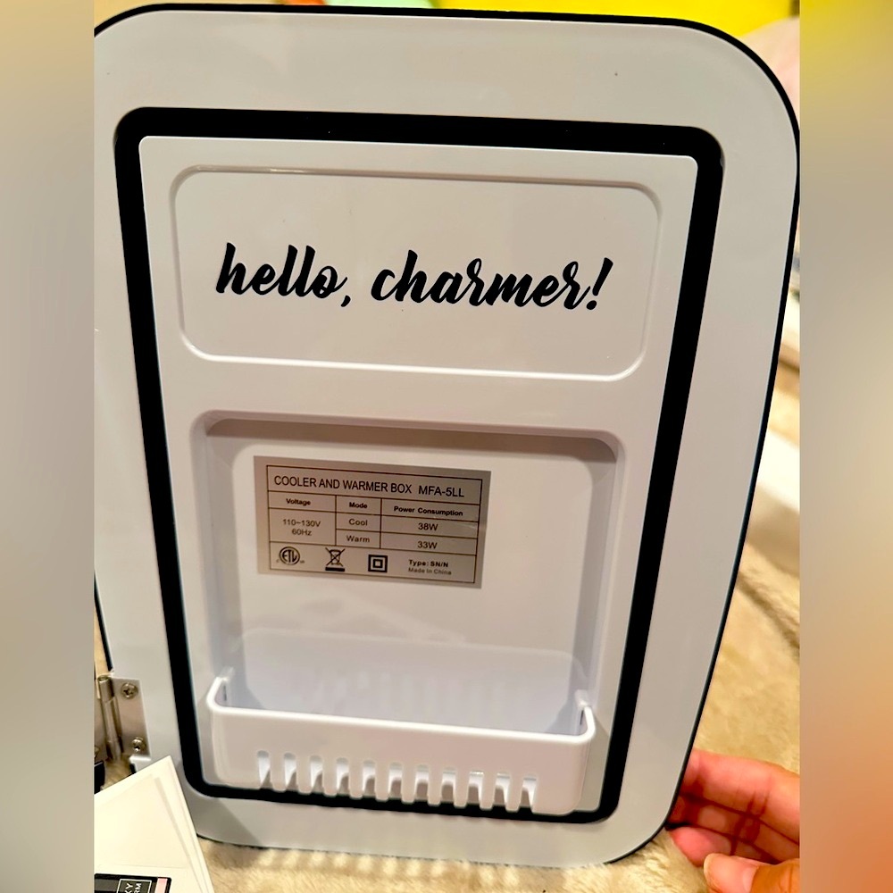 Boxycharm Mini Thermoelectric Cooler & Warmer Make Up Fridge, Black, Capacity 4L - Picture 5 of 16